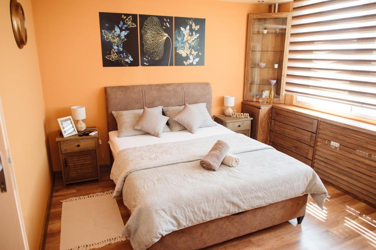 Lara Apartman Apartment Subotica Bagian luar foto