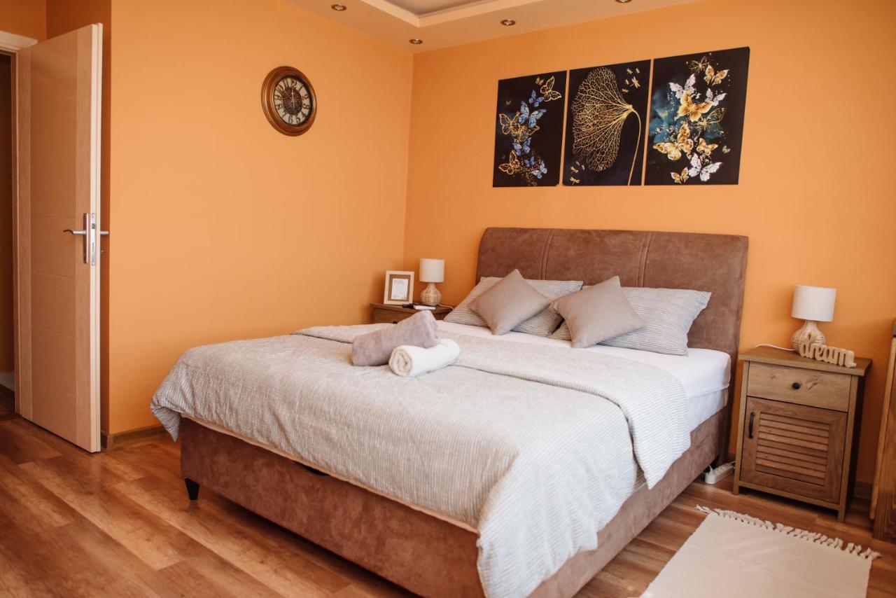 Lara Apartman Apartment Subotica Bagian luar foto