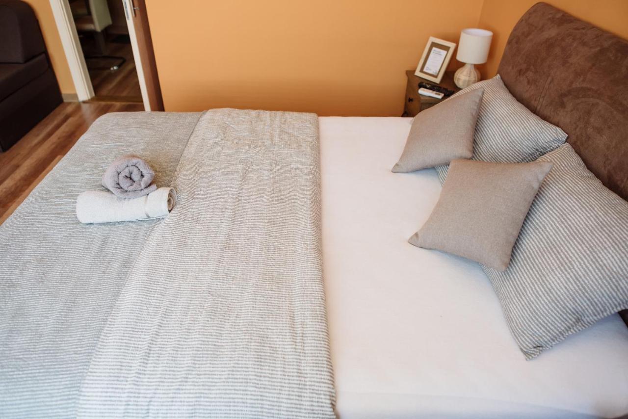 Lara Apartman Apartment Subotica Bagian luar foto