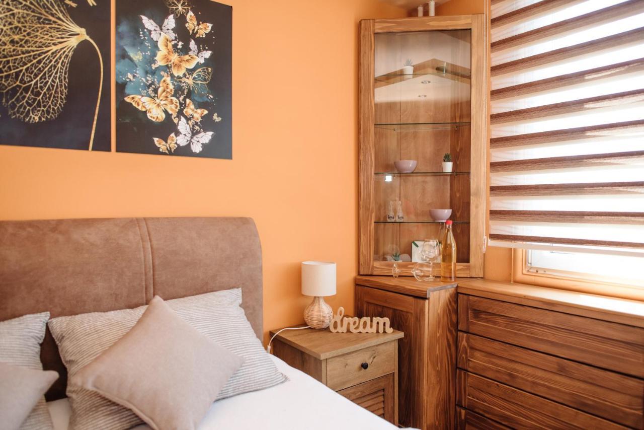 Lara Apartman Apartment Subotica Bagian luar foto