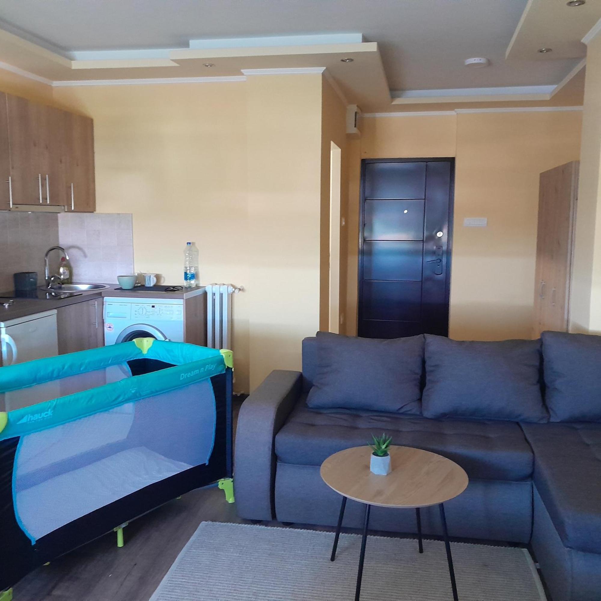 Lara Apartman Apartment Subotica Bagian luar foto